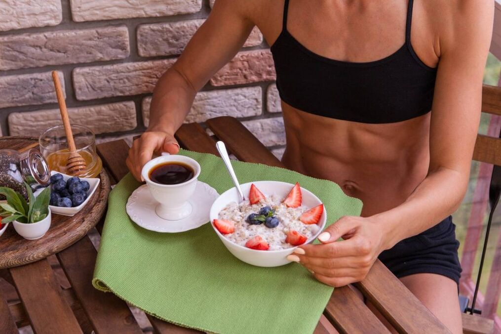 Sveiki pusryčiai su kalorijų kontrole svorio metimui